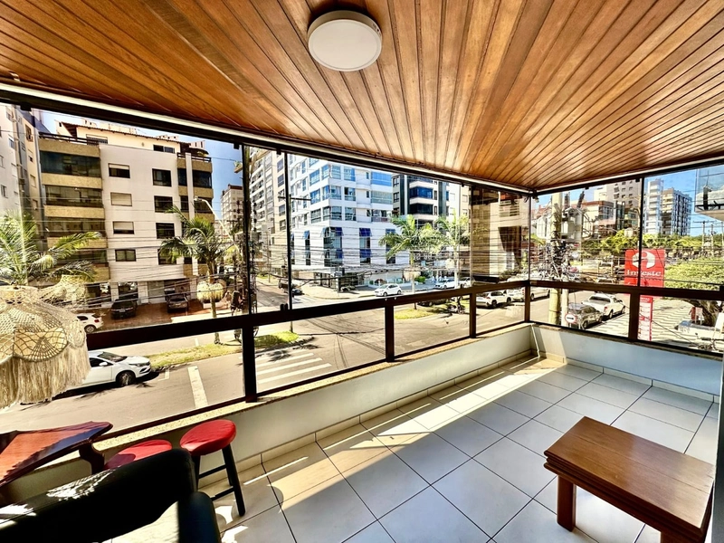 APARTAMENTO COM DE FRENTE COM SACADA EM L: 4ª foto da galeria de imagens do imóvel