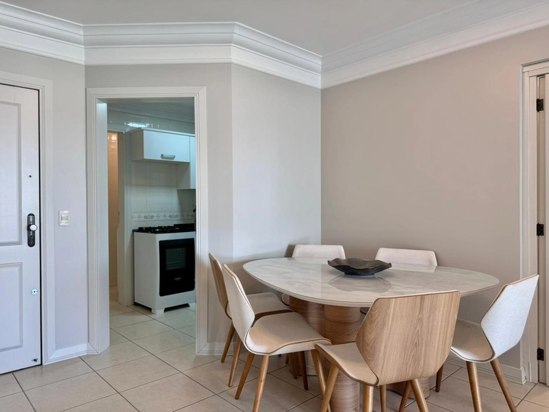 APARTAMENTO À VENDA  COM VISTA ETERNA PARA MAR E PRAÇA - RARIDADE: 10ª foto da galeria de imagens do imóvel