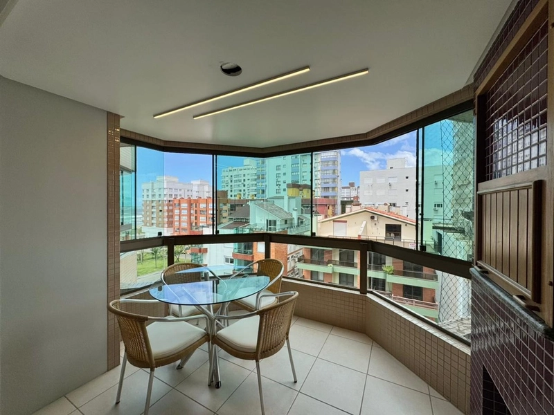 APARTAMENTO À VENDA  COM VISTA ETERNA PARA MAR E PRAÇA - RARIDADE: 2ª foto da galeria de imagens do imóvel