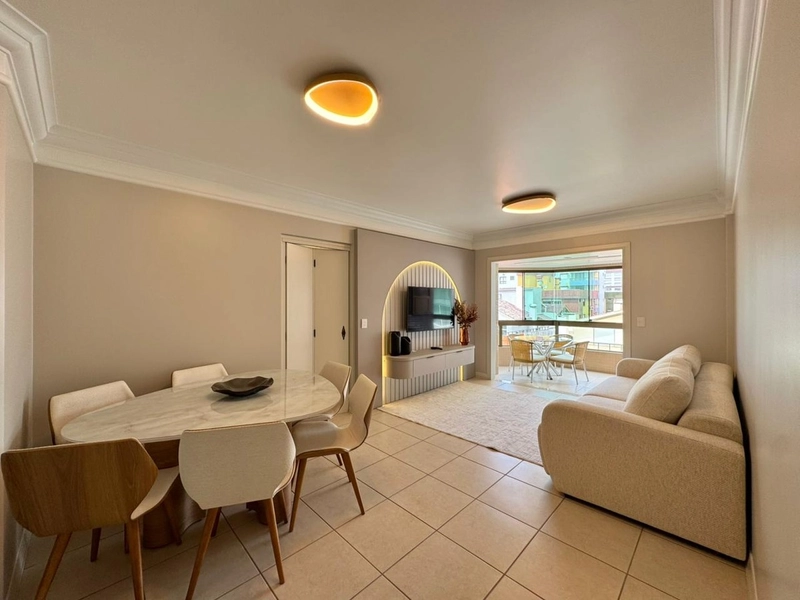 APARTAMENTO À VENDA  COM VISTA ETERNA PARA MAR E PRAÇA - RARIDADE: 9ª foto da galeria de imagens do imóvel