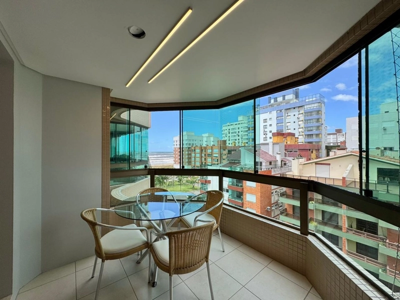 APARTAMENTO À VENDA  COM VISTA ETERNA PARA MAR E PRAÇA - RARIDADE: 6ª foto da galeria de imagens do imóvel