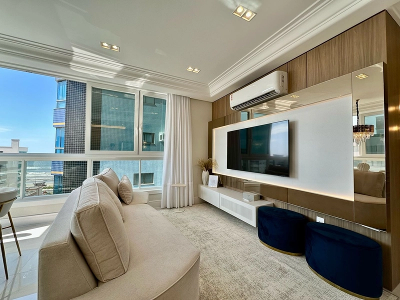 APARTAMENTO FINAMENTE MOBILIADO E DECORADO: 1ª foto da galeria de imagens do imóvel