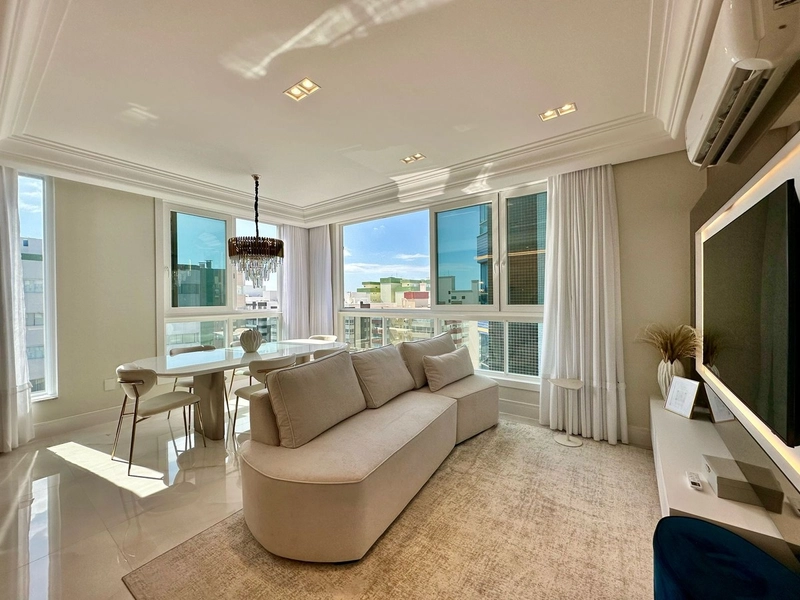 APARTAMENTO FINAMENTE MOBILIADO E DECORADO: 2ª foto da galeria de imagens do imóvel