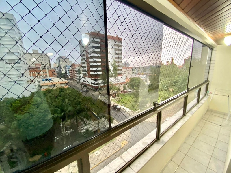 Frente praça: 5ª foto da galeria de imagens do imóvel