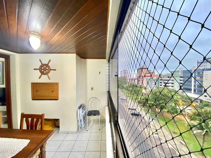 Frente praça: 3ª foto da galeria de imagens do imóvel