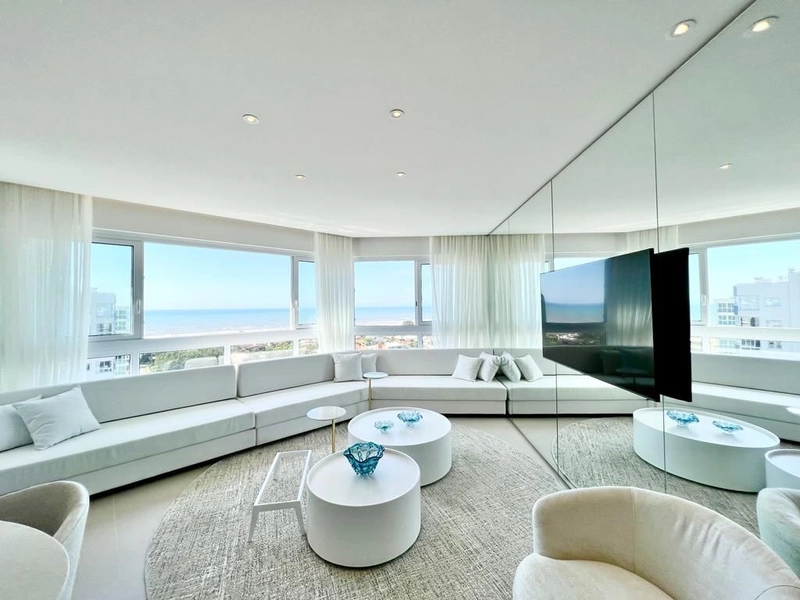 Mobiliado e Decorado: 2ª foto da galeria de imagens do imóvel