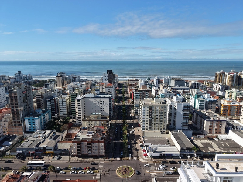 SACADÃO DE FRENTE PARA AVENIDA E VISTA PARA O MAR: 21ª foto da galeria de imagens do imóvel