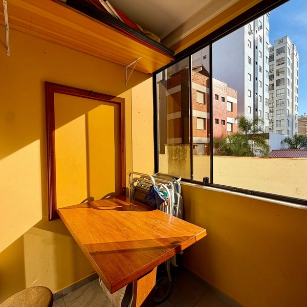 APARTAMENTO DE DOIS DORMITÓRIOS COM SACADA: 3ª foto da galeria de imagens do imóvel