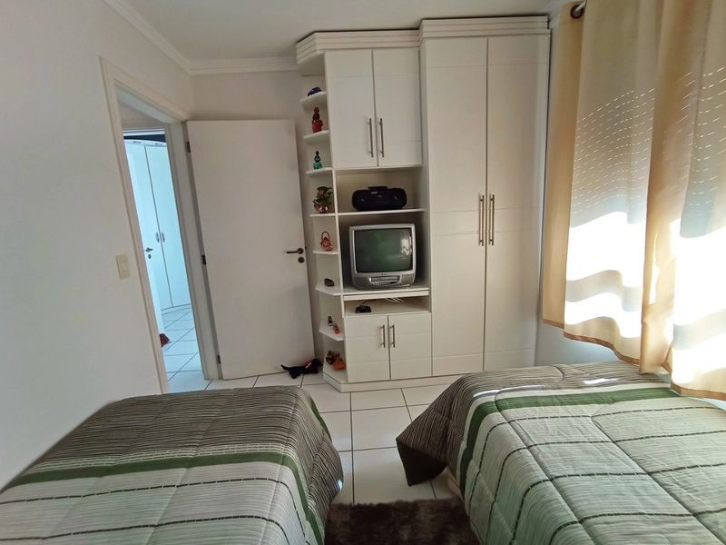 A UMA QUADRA DO MAR NO CENTRO DE CAPÃO: 17ª foto da galeria de imagens do imóvel