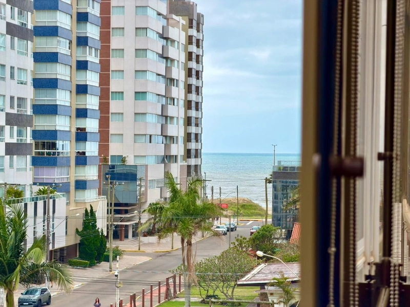 APARTAMENTO À VENDA FRENTE PRAÇA !!!