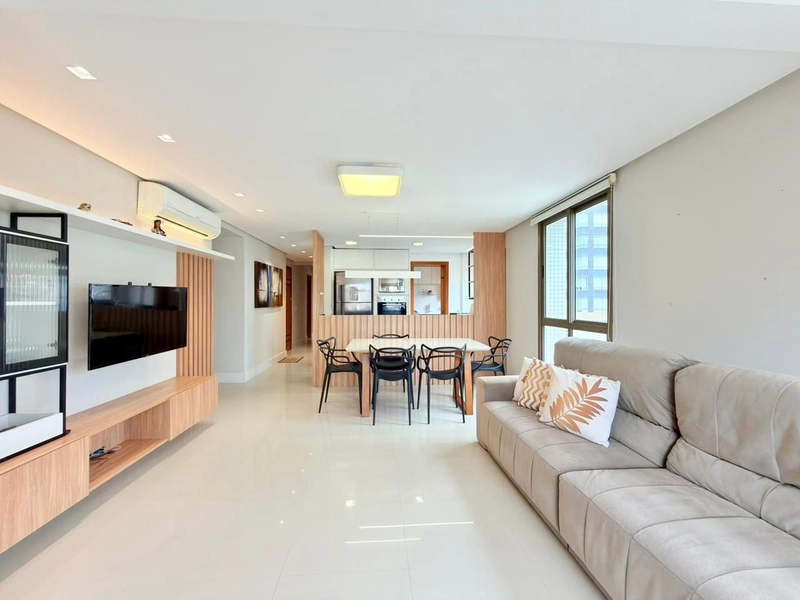 APARTAMENTO À VENDA FRENTE PRAÇA !!!: 2ª foto da galeria de imagens do imóvel