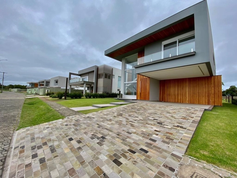 Casa à Beira da Lagoa no Condomínio Capão Ilhas – Sofisticação e Exclu: 2ª foto da galeria de imagens do imóvel