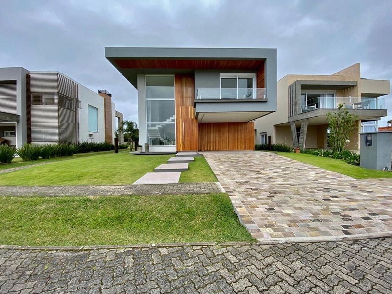 Casa à Beira da Lagoa no Condomínio Capão Ilhas – Sofisticação e Exclu