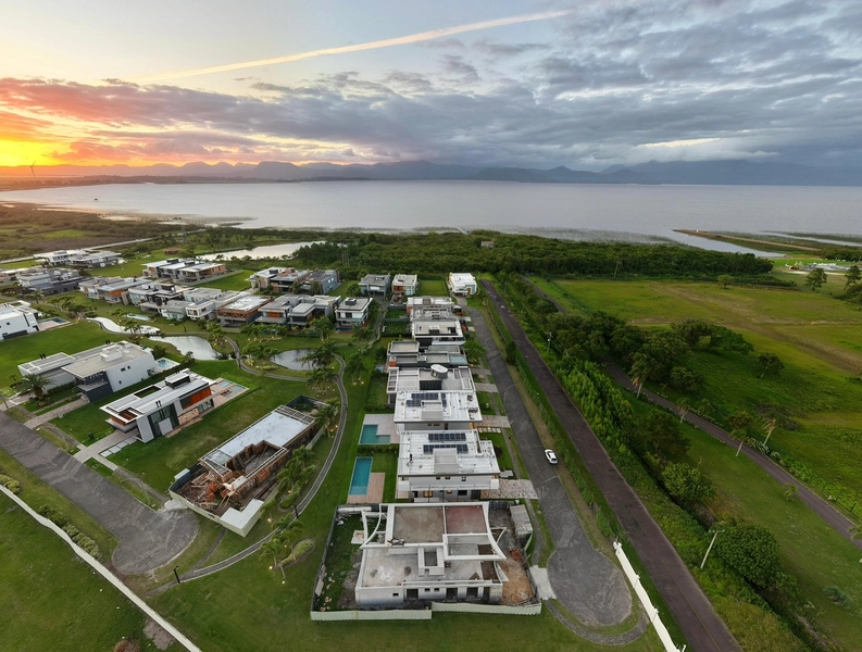 MAGNIFICA CASA EM CONDOMINIO FECHADO EM CAPÃO DA CANOA: 29ª foto da galeria de imagens do imóvel