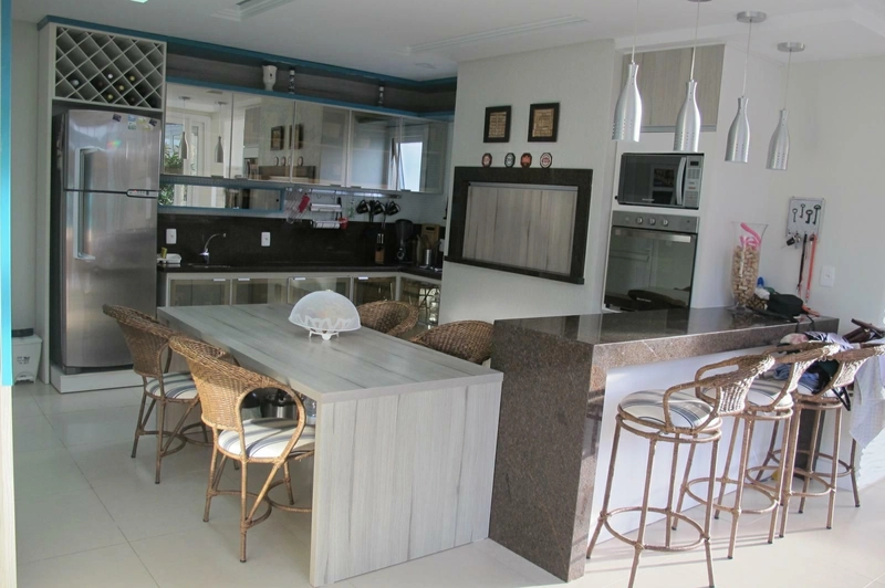 CASA COM PISCINA EM CONDOMINIO FECHADO À BEIRA MAR - classe AAA: 7ª foto da galeria de imagens do imóvel