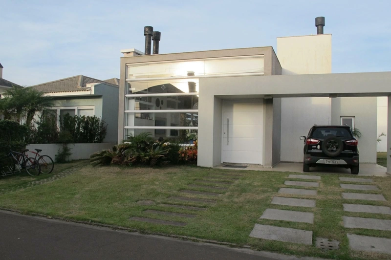 CASA COM PISCINA EM CONDOMINIO FECHADO À BEIRA MAR - classe AAA: 1ª foto da galeria de imagens do imóvel