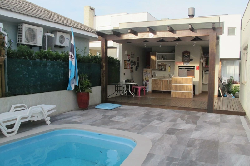 CASA COM PISCINA EM CONDOMINIO FECHADO À BEIRA MAR - classe AAA: 4ª foto da galeria de imagens do imóvel
