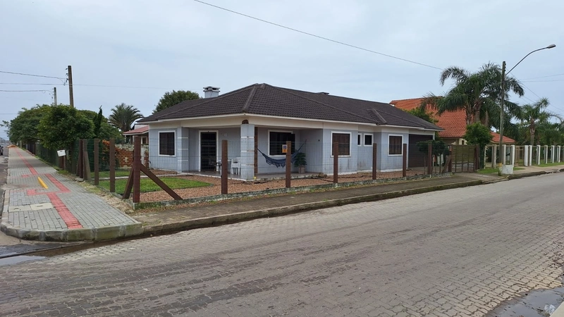 CASA DE ESQUINA mobiliada, laje 3 dormitórios, sendo 2 suites e demais: 2ª foto da galeria de imagens do imóvel