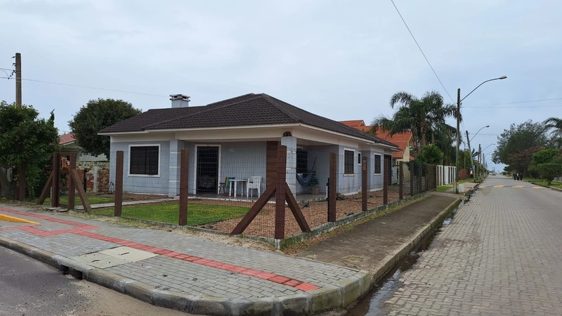CASA DE ESQUINA mobiliada, laje 3 dormitórios, sendo 2 suites e demais: 1ª foto da galeria de imagens do imóvel