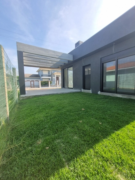 EXCELENTE CASA  TERRENO DE ESQUINA: 4ª foto da galeria de imagens do imóvel