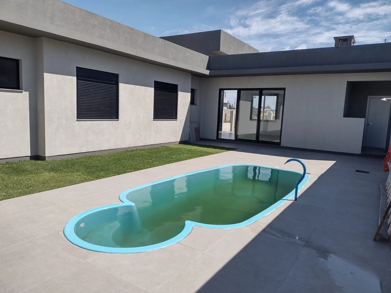 CASA NOVA COM PISCINA -área central da praia: 5ª foto da galeria de imagens do imóvel