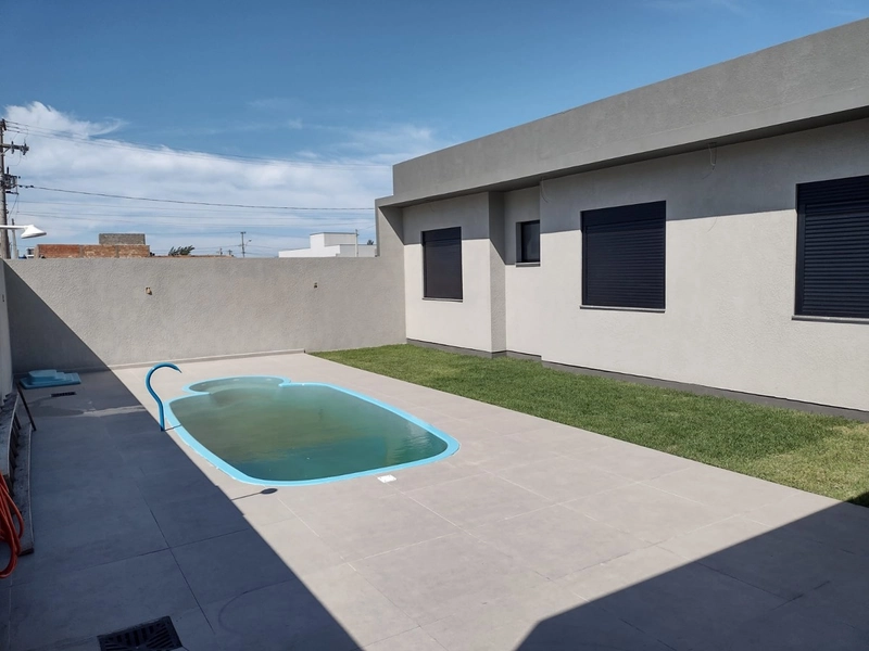 CASA NOVA COM PISCINA -área central da praia: 4ª foto da galeria de imagens do imóvel