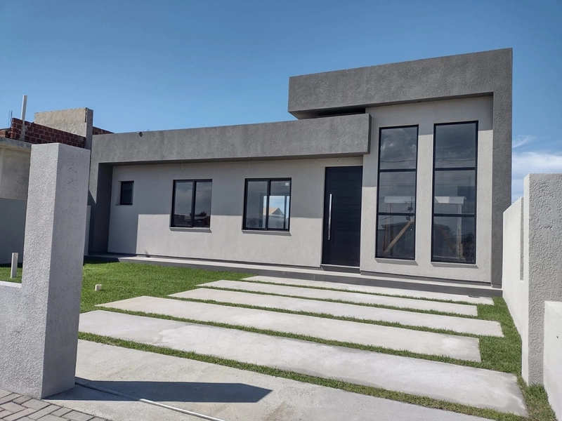 CASA NOVA COM PISCINA -área central da praia: 3ª foto da galeria de imagens do imóvel