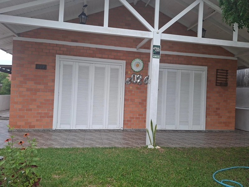 CASA  BOM ESTADO, COM PISCINA, 3 dormitórios, sala , sala de estar