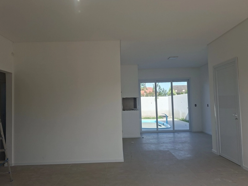 CASA NOVA COM PISCINA: 3ª foto da galeria de imagens do imóvel