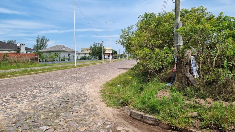 terreno faz esquina com av. paraguassu: 3ª foto da galeria de imagens do imóvel