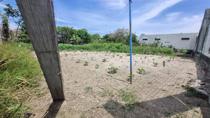 terreno faz esquina com av. paraguassu: 2ª foto da galeria de imagens do imóvel