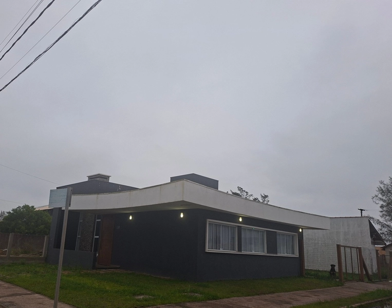 CASA NOVA, COM LAJE DE ESQUINA LESTE X NORTE: 2ª foto da galeria de imagens do imóvel