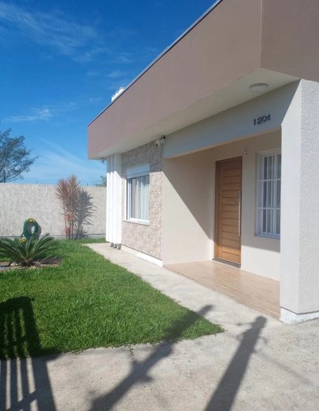 casa frente leste, bem conservada: 2ª foto da galeria de imagens do imóvel