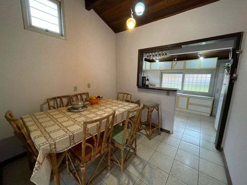 Casa de 2 dormitórios em condomínio com infraestrutura: 3ª foto da galeria de imagens do imóvel