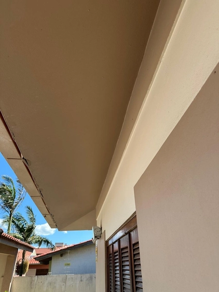 Linda casa com piscina, próxima ao mar: 6ª foto da galeria de imagens do imóvel