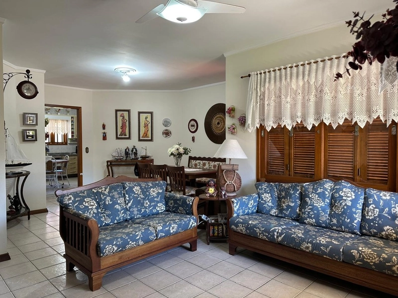 Linda casa com piscina, próxima ao mar: 15ª foto da galeria de imagens do imóvel