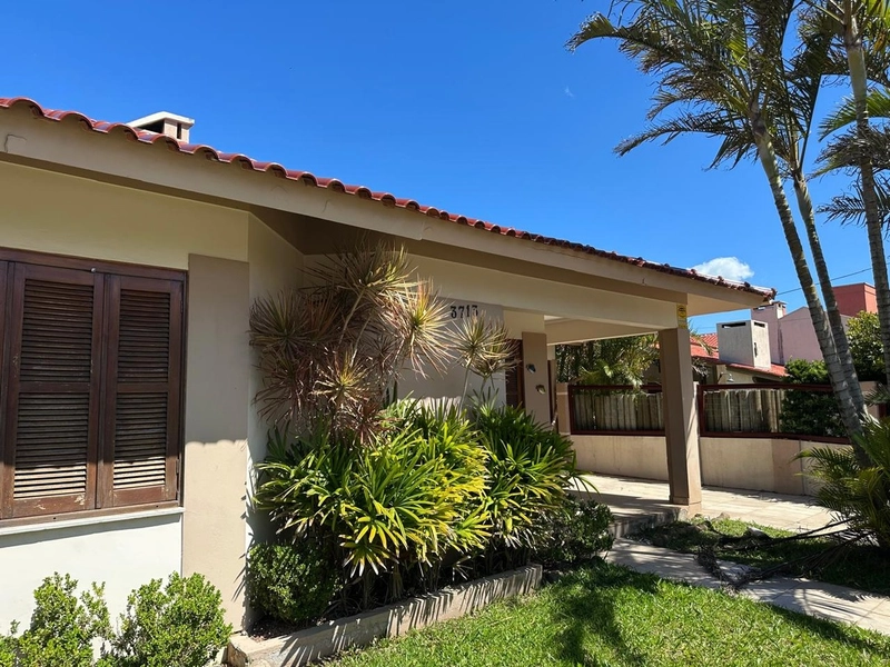 Linda casa com piscina, próxima ao mar: 4ª foto da galeria de imagens do imóvel