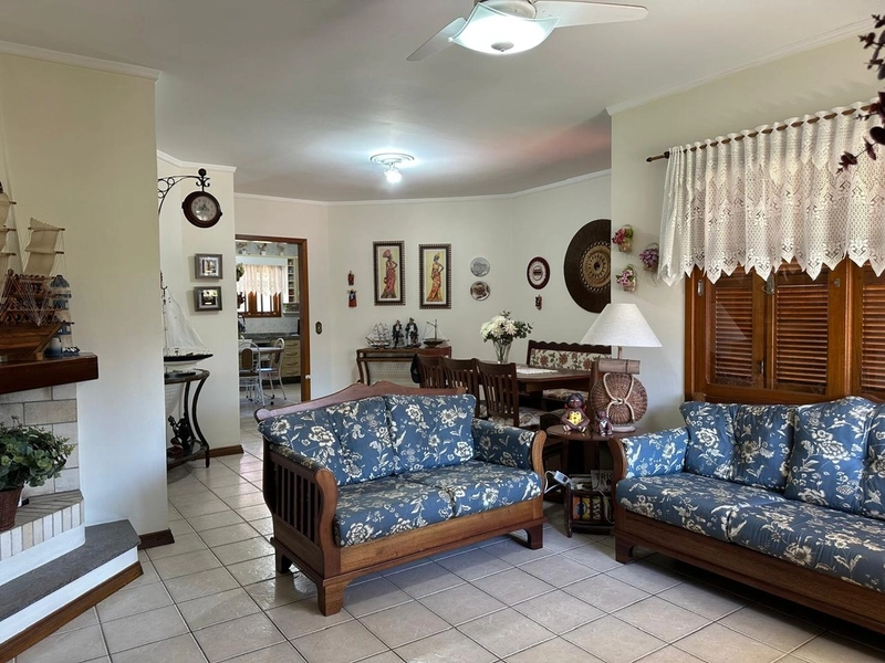 Linda casa com piscina, próxima ao mar: 9ª foto da galeria de imagens do imóvel