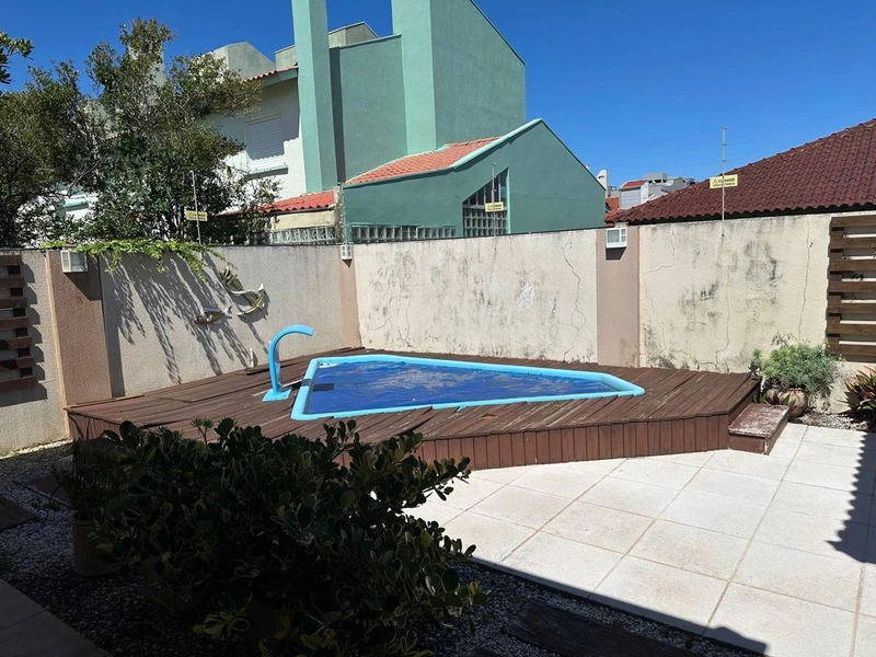Linda casa com piscina, próxima ao mar: 30ª foto da galeria de imagens do imóvel