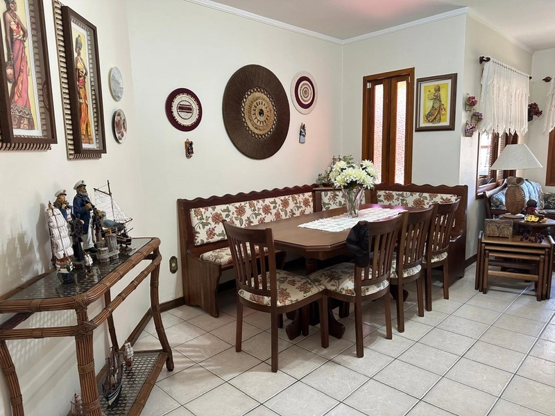 Linda casa com piscina, próxima ao mar: 8ª foto da galeria de imagens do imóvel