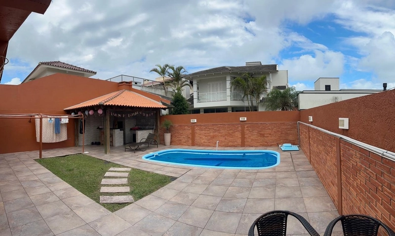 Ótima casa de 3 dormitórios com piscina: 2ª foto da galeria de imagens do imóvel