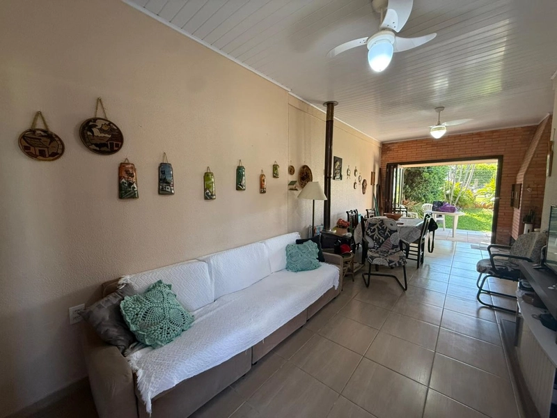 Casa 3 dormitórios próxima ao mar e ao comércio: 16ª foto da galeria de imagens do imóvel