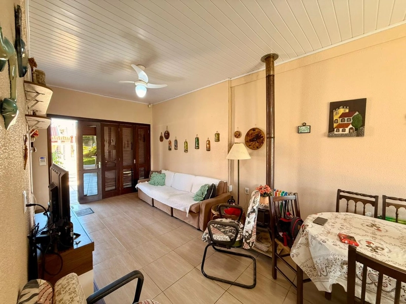 Casa 3 dormitórios próxima ao mar e ao comércio: 13ª foto da galeria de imagens do imóvel