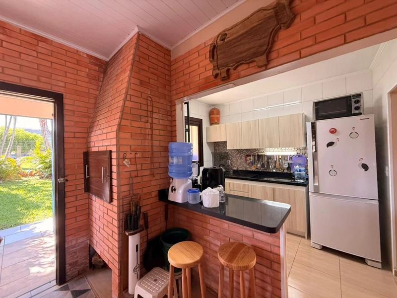 Casa 3 dormitórios próxima ao mar e ao comércio: 15ª foto da galeria de imagens do imóvel