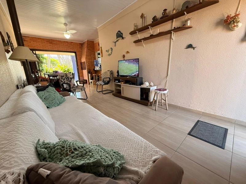 Casa 3 dormitórios próxima ao mar e ao comércio: 18ª foto da galeria de imagens do imóvel