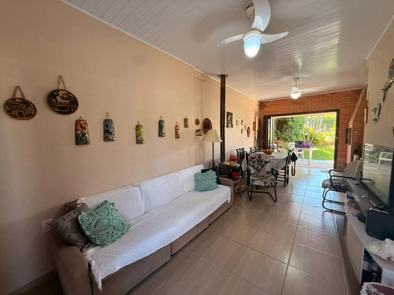 Casa 3 dormitórios próxima ao mar e ao comércio: 17ª foto da galeria de imagens do imóvel