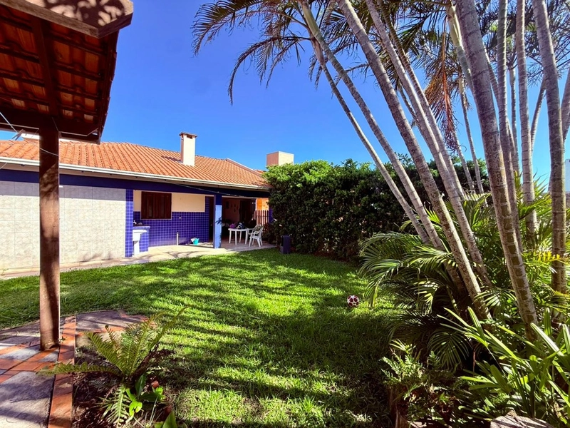 Casa 3 dormitórios próxima ao mar e ao comércio: 9ª foto da galeria de imagens do imóvel