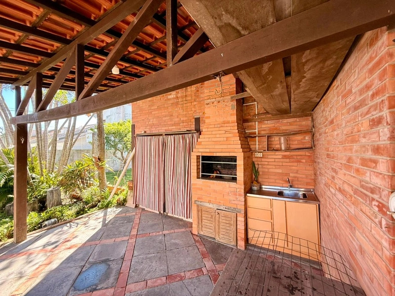 Casa 3 dormitórios próxima ao mar e ao comércio: 36ª foto da galeria de imagens do imóvel