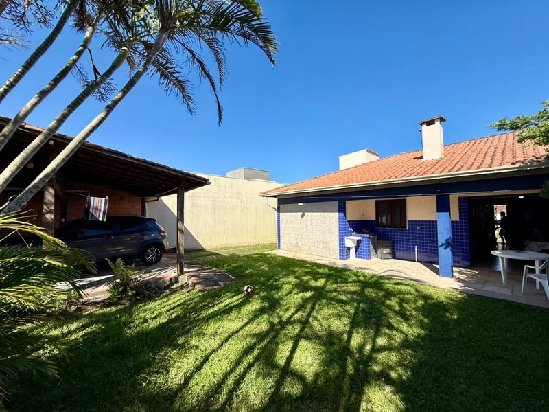 Casa 3 dormitórios próxima ao mar e ao comércio: 10ª foto da galeria de imagens do imóvel