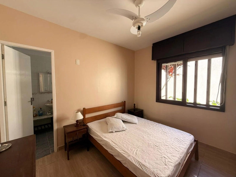 Casa 3 dormitórios próxima ao mar e ao comércio: 32ª foto da galeria de imagens do imóvel